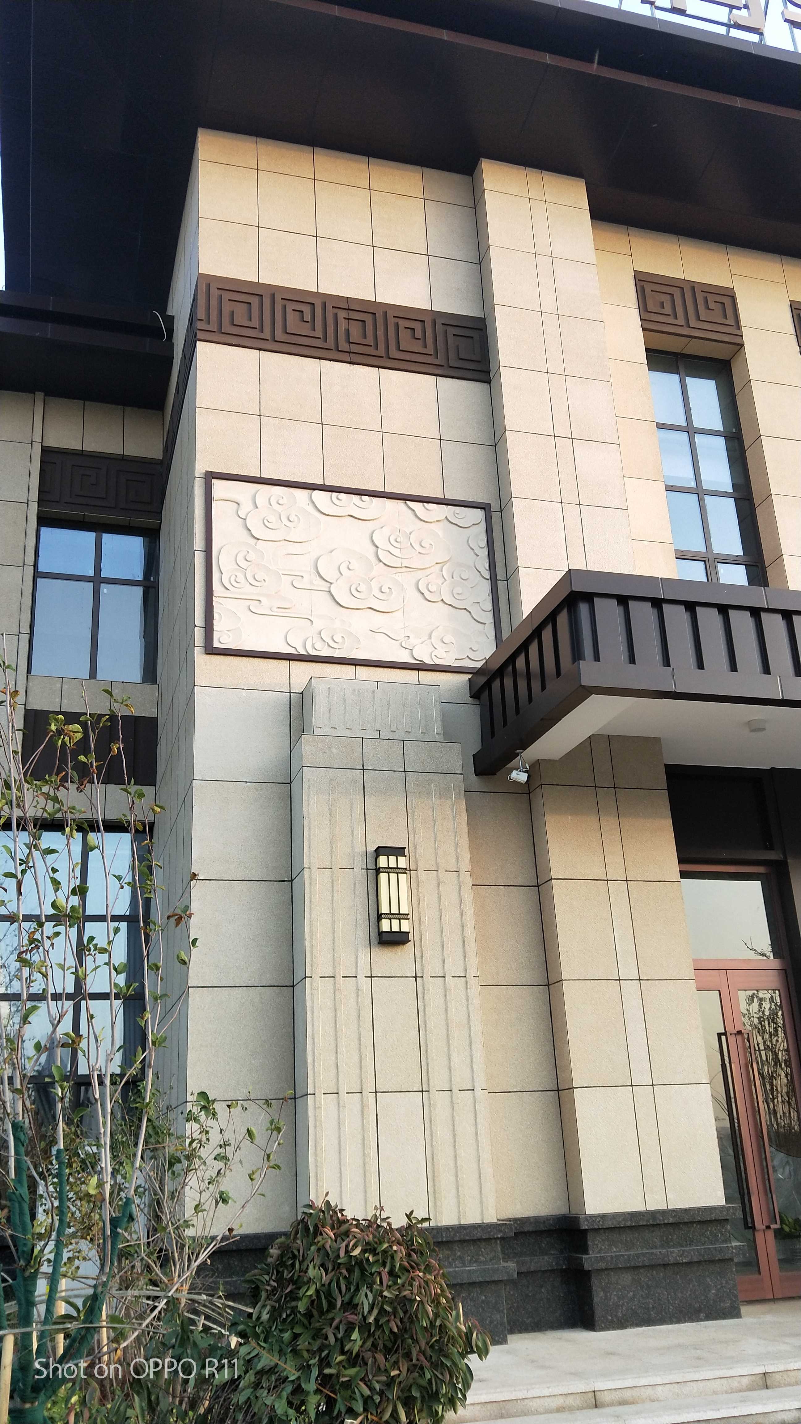 邢台天伦湾 真岩石无机外墙仿石材装饰材料，替代天然真石材的典范案例